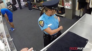 Security Officer pawns her stuff and fucked with pawnkeeper