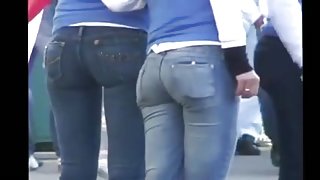 TIGHT JEANS